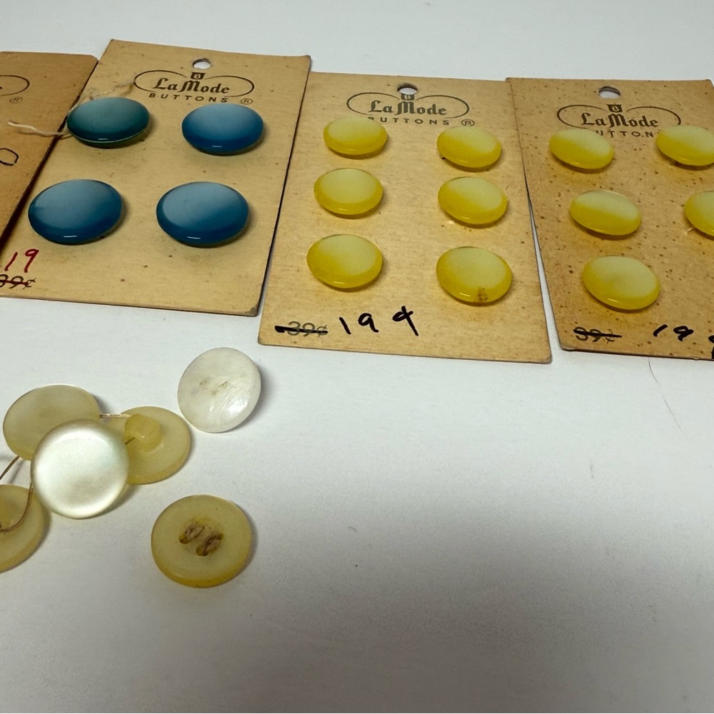La Mode Vintage Pearl Iridescent pearly Button Sets bundle